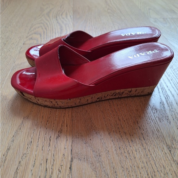 Prada sandal size 10 red patent leather cork/leather heel - Picture 1 of 5